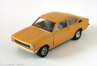 426-Burago-Kadett-C-Coupe-brillantocker-a.jpg